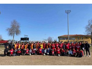 Döşemealtı Futbol Okulu öğrencileri dostluk maçına çıktı