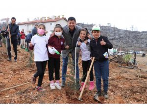 Güzelbağ yangın bölgesinde 3 bin 800 fidan toprakla buluştu