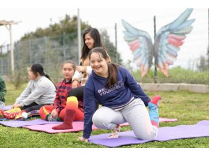 Down sendromlu çocuklara yoga kursu