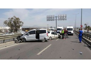 Kararsız sürücü karayolunu savaş alanına çevirdi: 2 yaralı