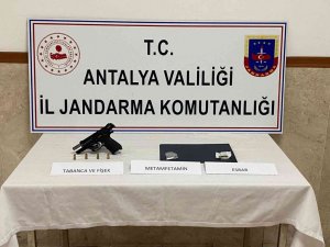 Uyuşturucu madde kullanan şahıs tabancayla yakalandı