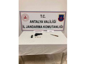 Silahla yaralamanın şüphelisi aracında yakalandı