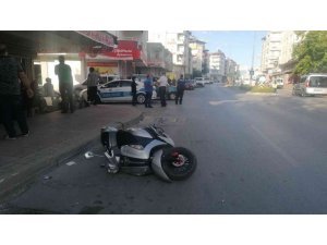 Manavgat’ta hafif ticari araç motosikletle çarpıştı: 1 yaralı