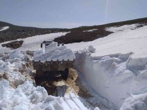 Antalya’da yayla yollarında kar temizliği