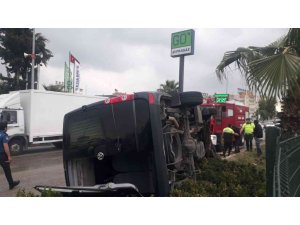 Antalya’da lüks minibüs yoldan çıktı: 1 yaralı