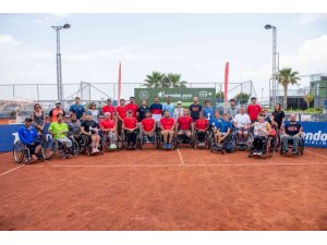 85 tekerlekli sandalye tenisçisi Antalya’da kıyasıya mücadele etti