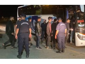 Alanya’da yakalanan 36 kaçak göçmen İl Göç İdaresi Müdürlüğüne gönderildi