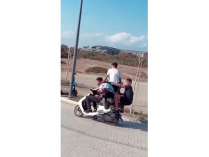 Motosiklet üzerinde ki motosikletli ile ölüme meydan okudular