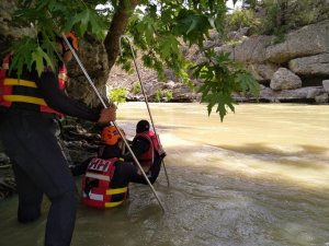 Köprülü kanyonda kaybolan Brunei vatandaşı genç her yerde aranıyor