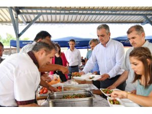 Başkandan işçilere teşekkür yemeği