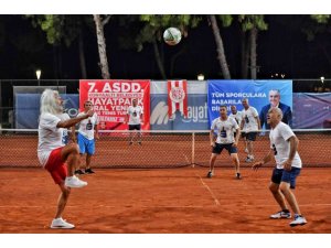 Antalyaspor’un “Efsane” isimler anısına düzenlenen ayak tenisi turnuvası başladı