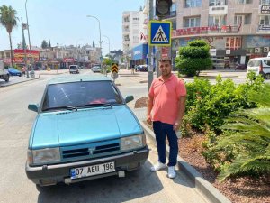 Altın ve para bulamayınca çaldığı otomobili bırakıp kaçtı