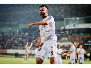 Spor Toto Süper Lig: Corendon Alanyaspor: 1 - Beşiktaş: 3 (İlk yarı)