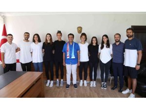 Başkan Turgay Genç, voleybol takımını ağırladı