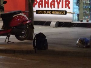 Isparta’da caddede unutulan şüpheli çantadan bebek bezi çıktı