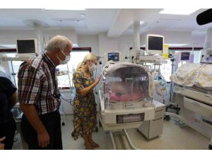 Rektör Özkan, Türkiye’nin İkinci Rahim Nakli Hastası Havva Erdem’i Ve Bebeğini Ziyaret Etti