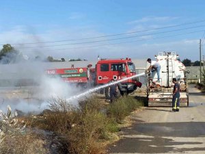 Antalya’da çalılık alandaki yangın büyümeden söndürüldü