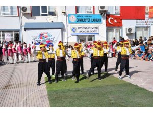 Kumluca’da ’Oynamayan Kalmasın’ etkinliği renkli görüntüler oluşturdu