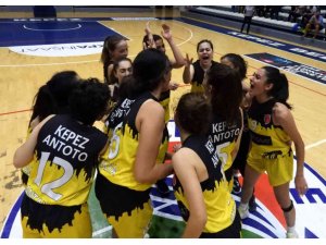 Kepez Belediyespor U16 Kadın Basketbol Takımı galibiyetle ayrıldı