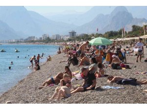 Antalya’da ekim ayı sonunda deniz keyfi