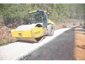 Uğurlu Mahallesi’nde 36 yıl sonra gelen yol sevinci