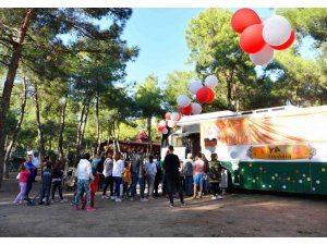 Çocuklar Tiyatro Otobüsü’nü sevdi