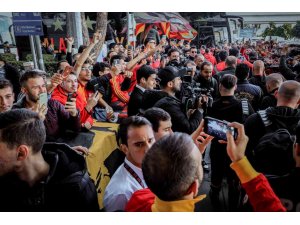 Antalya’ya gelen Galatasaray’a havalimanında coşkulu karşılama