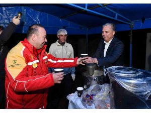 Muratpaşa’da her gün iki noktadan sıcak çorba