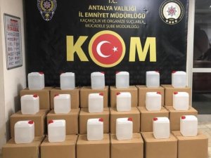 Antalya’da polisten yılbaşı öncesi sahte ve kaçak alkol operasyonu