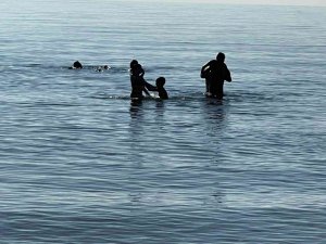 Antalya’da aralık ayının ortasında deniz keyfi