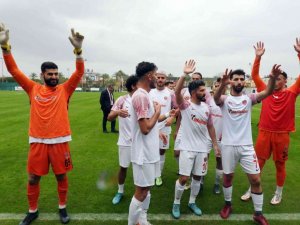 Kepez Belediyespor zirvedeki yerini korudu