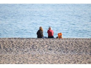 Antalya’da Aralık ayı sonunda deniz keyfi