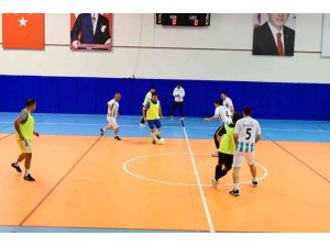 Kemer’de kurumlar arası futsal turnuvası başladı