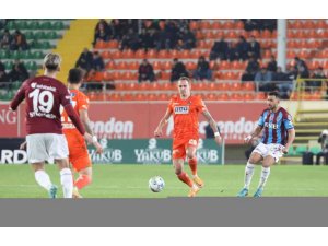 Spor Toto Süper Lig: Alanyaspor: 3 - Trabzonspor: 0 (İlk yarı)