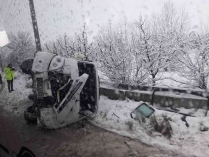 Antalya’da minibüs devrildi, 5 öğretmen ve 1 öğrenci yaralandı