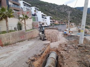 Yağmur suları yoğun çalışmayla kontrol altına alınıyor