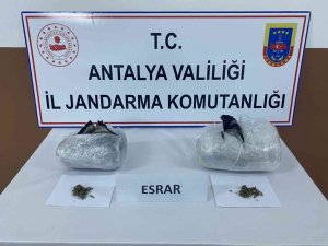 Otobüsteki yolcunun çantasından 3 kilogram 600 gram esrar çıktı