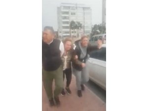 Antalya’da fırtınada evine gitmek isteyen vatandaşlar zor anlar yaşadı