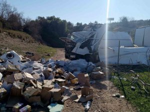 Hatay’a yardıma giden kamyon ve panelvan çarpıştı: 4 yaralı