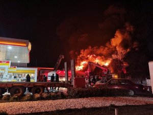 İzmir’de lastik bayisinde çıkan yangın söndürüldü