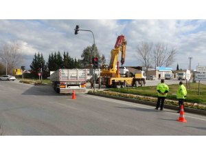 Tırın Dorsesi Çekiciden Ayrıldı, Facianın Eşiğinden Dönüldü