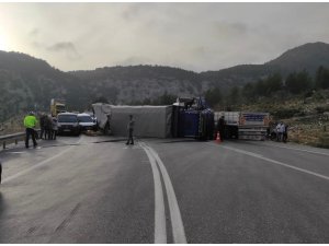 Antalya’da Zincirleme Trafik Kazası: 2 Yaralı