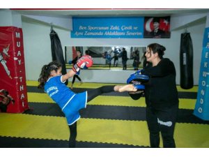 11 Yaşındaki Muay Thai Sporcusu Vasfiye Benek, Türkiye Şampiyonu Oldu