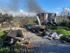 Bağ Evi Olarak Kullanılan Konteyner Yangında Küle Döndü