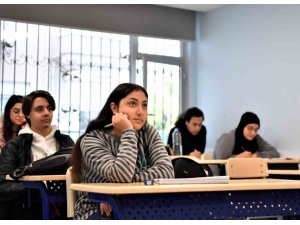 Kitabını Bile Alamadan Gelen Depremzede Sınavda Birinci Oldu