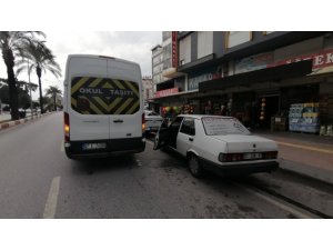 Park Ettiği Otomobilin Kapısını Açtı, Hastanelik Oldu