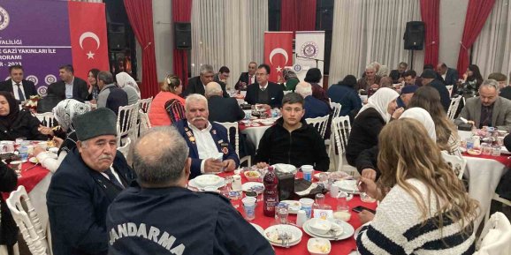 Burdur Protokolü Şehit Ve Gazi Aileleri İle İftar Yemeğinde Buluştu