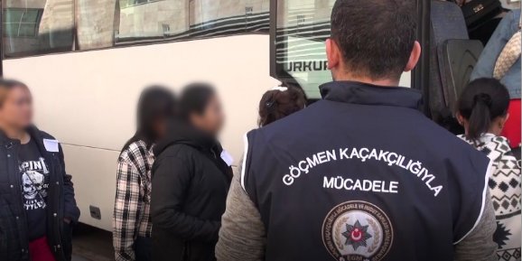 Antalya’da Hamamda Kaçak Çalışanlara Polis Baskını