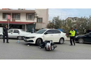 Otomobille Çarpışan Motosikletteki 2 Kişi Yaralandı