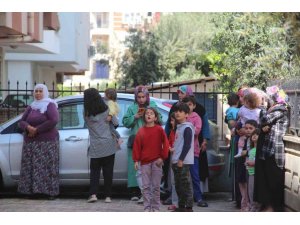 3 Katlı Binada Başlayan Yangından Çatıya Kaçarak Kurtuldular